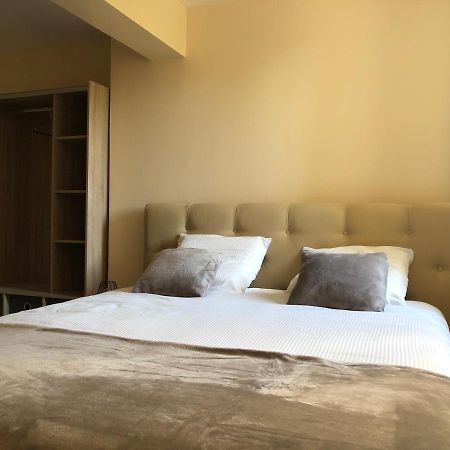 Le Nid Du Franc Bed & Breakfast Avranches Bagian luar foto