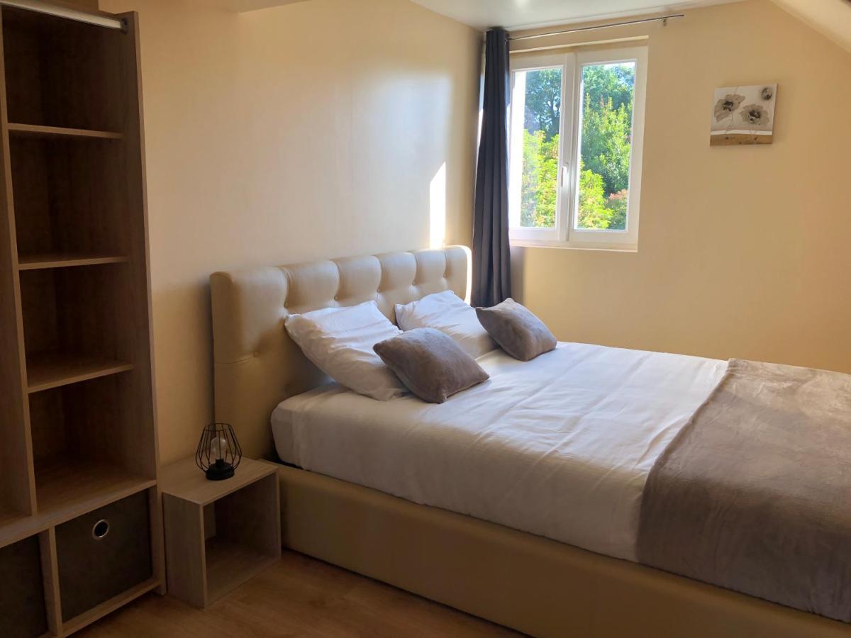 Le Nid Du Franc Bed & Breakfast Avranches Bagian luar foto