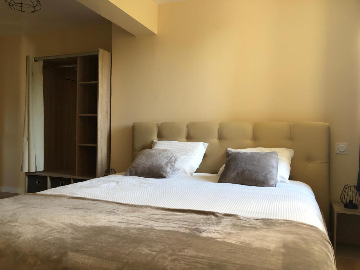 Le Nid Du Franc Bed & Breakfast Avranches Bagian luar foto