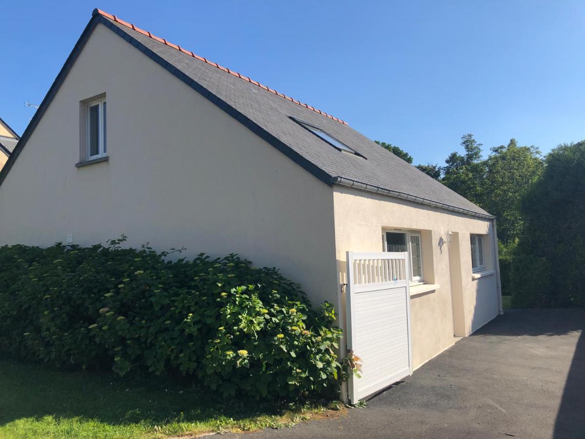 Le Nid Du Franc Bed & Breakfast Avranches Bagian luar foto