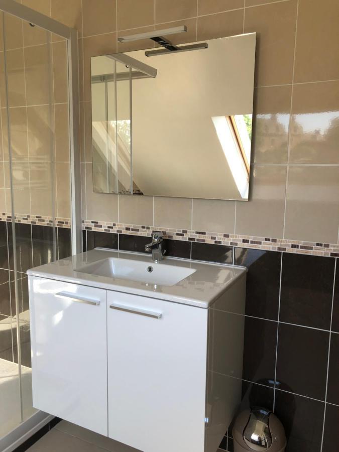 Le Nid Du Franc Bed & Breakfast Avranches Bagian luar foto